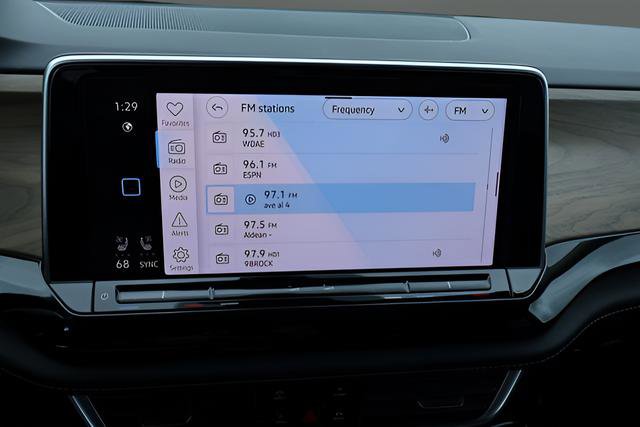 Certified 2025 Volkswagen Atlas SE FWD image 26