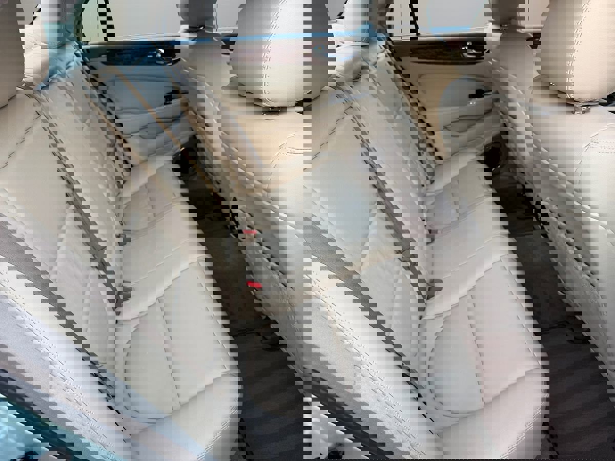 Used 2004 Jaguar XJ8 image 15