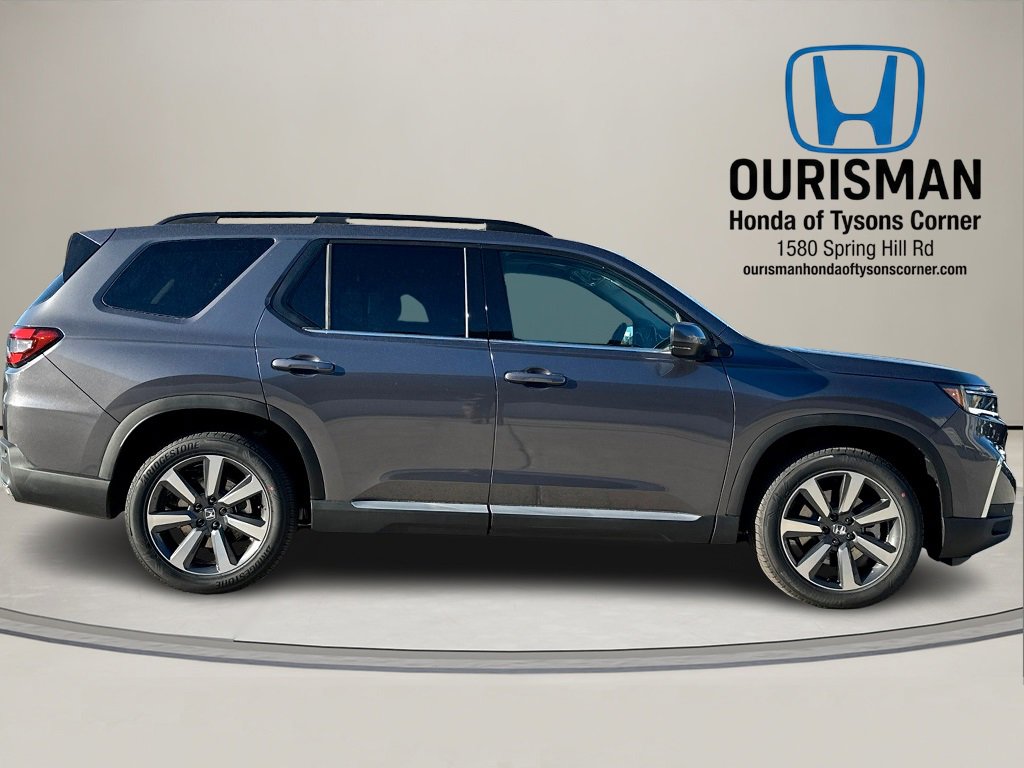 New 2025 Honda Pilot Touring image 2