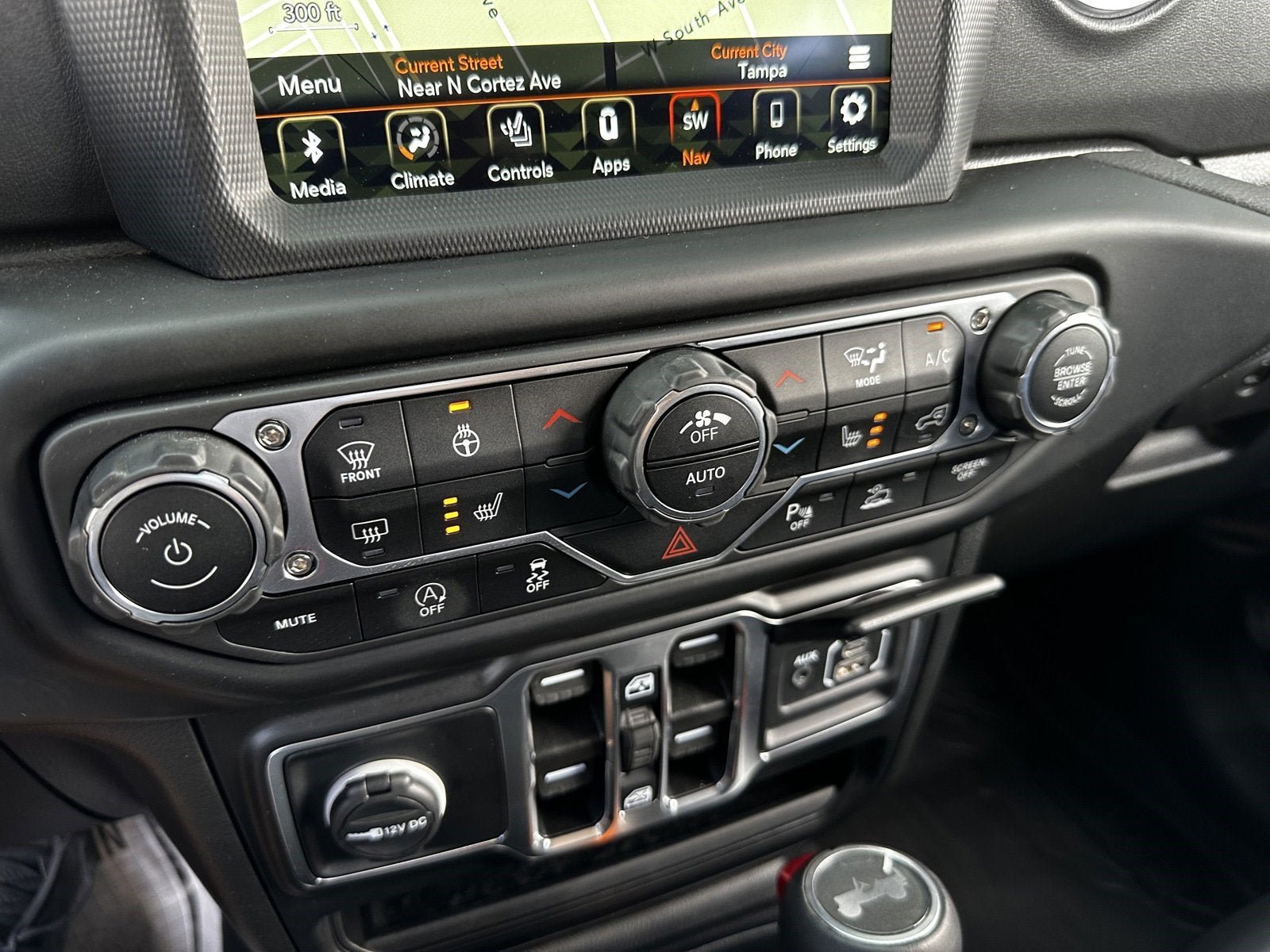Used 2022 Jeep Wrangler Unlimited Sahara w/ LED Lighting Group AWD/4WD image 40