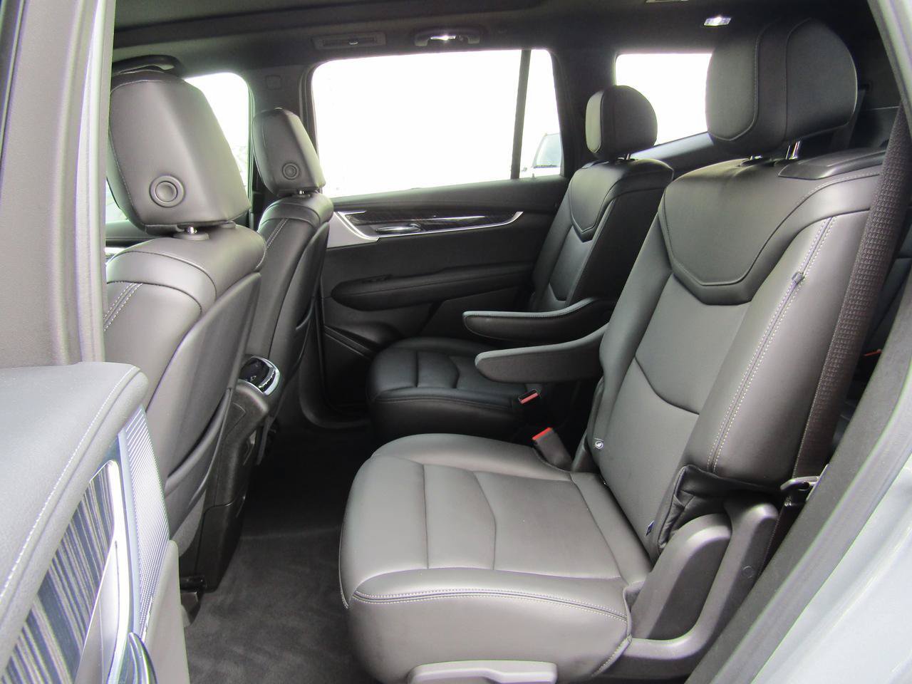 Used 2025 Cadillac XT6 Premium Luxury FWD image 10