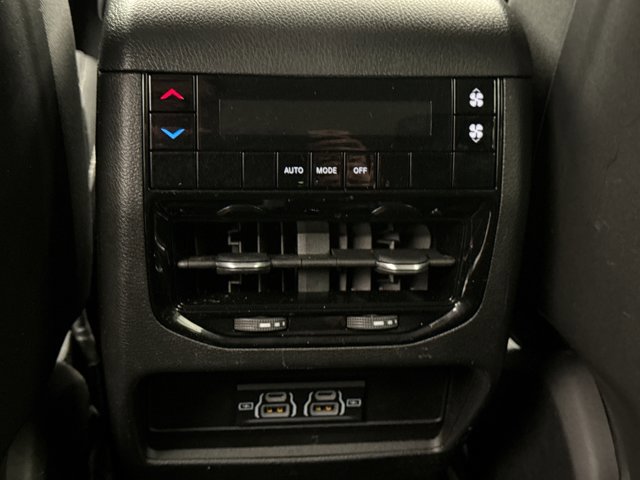 Used 2023 Jeep Grand Cherokee L Laredo image 18