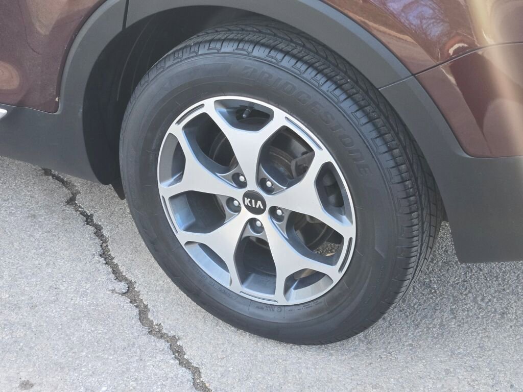 Used 2020 Kia Telluride EX image 16