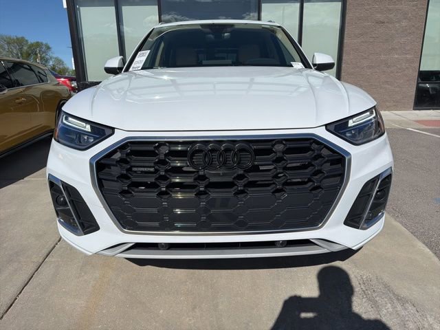 Used 2022 Audi Q5 2.0T Premium Plus w/ Premium Plus Package AWD/4WD image 8