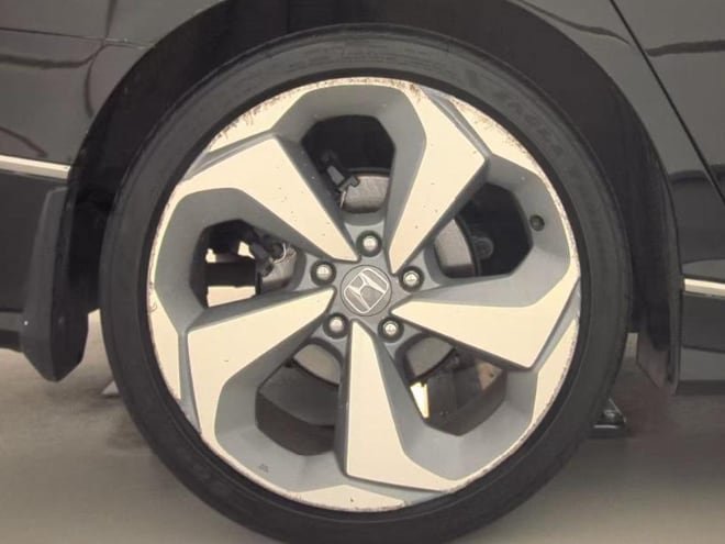 Used 2018 Honda Accord Touring image 9