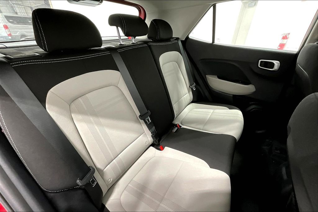 Used 2022 Hyundai Venue SEL w/ Cargo Package image 34