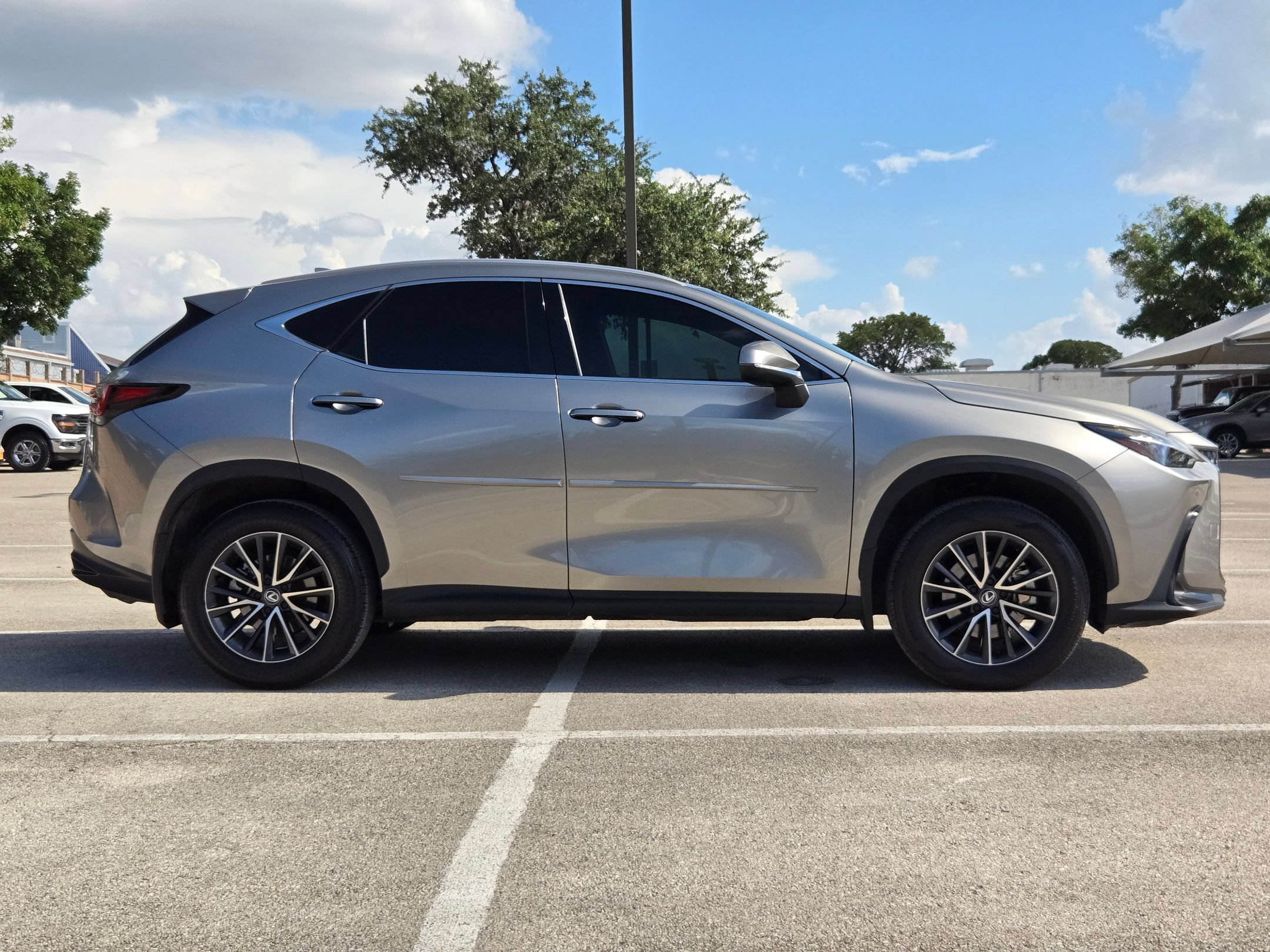 Used 2024 Lexus NX 250 FWD w/ Towing Package (2000 Lbs) image 2
