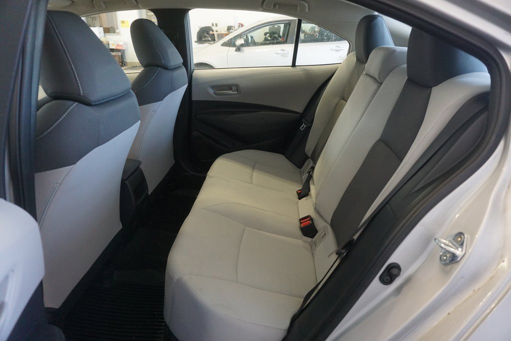 Used 2022 Toyota Corolla LE image 16