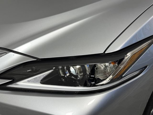 Certified 2025 Lexus ES 300h w/ Premium Package FWD image 14