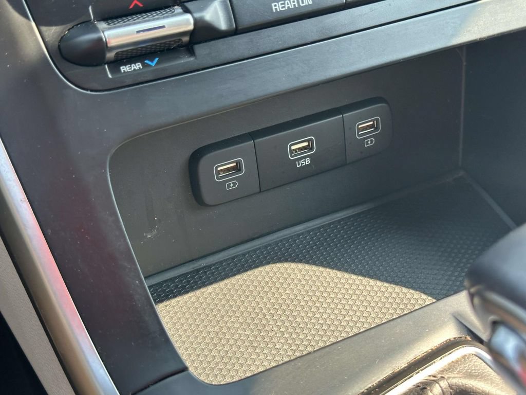 New 2024 Kia Carnival LX FWD image 26