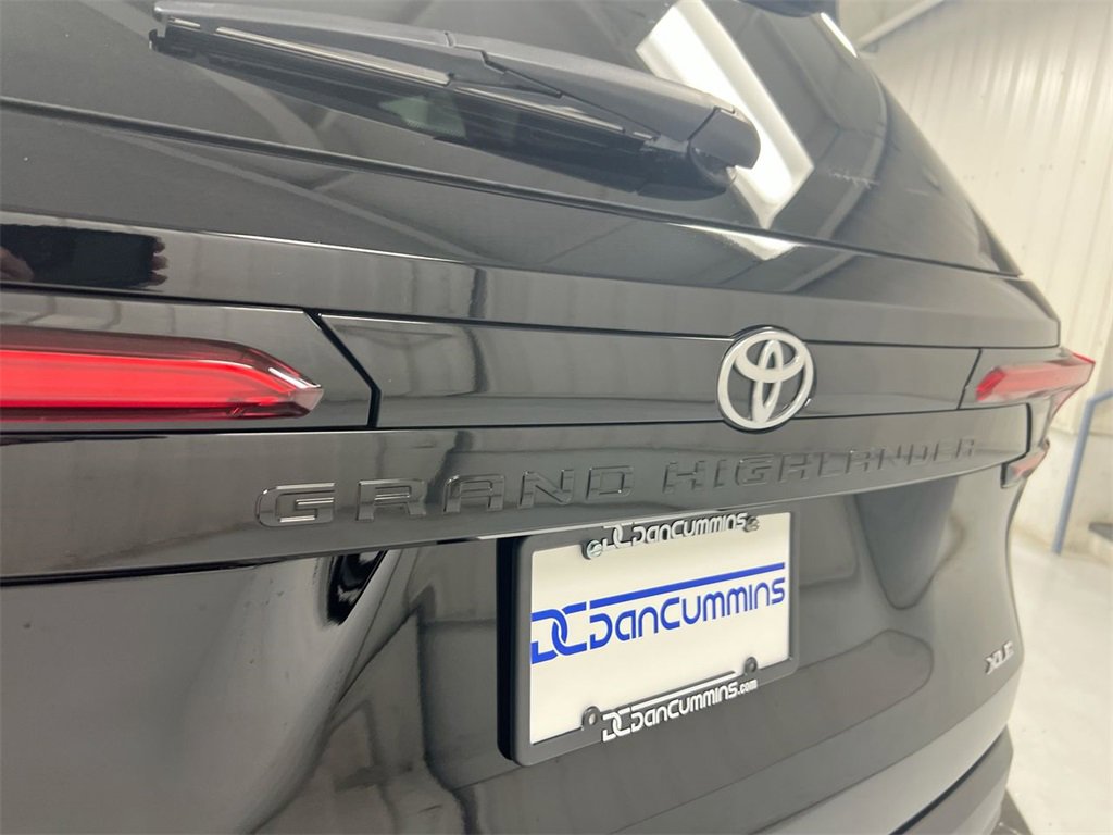 Used 2024 Toyota Grand Highlander XLE image 26
