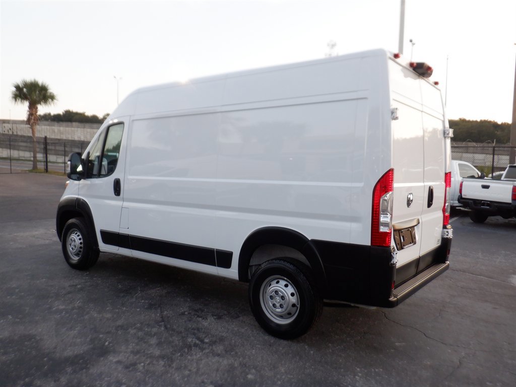 Used 2024 RAM ProMaster 2500 w/ Convenience Group image 3