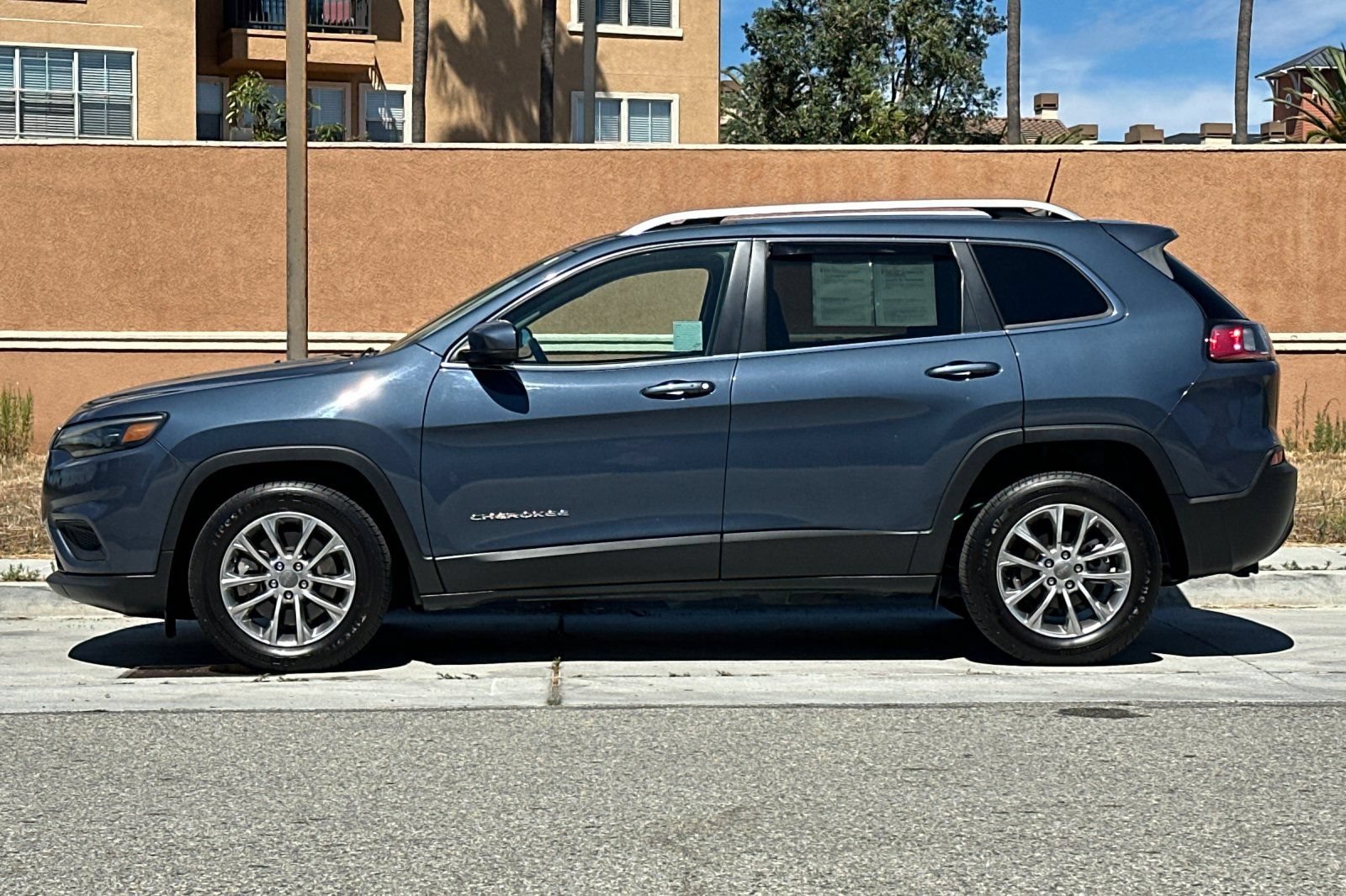 Used 2021 Jeep Cherokee Latitude Plus FWD image 7