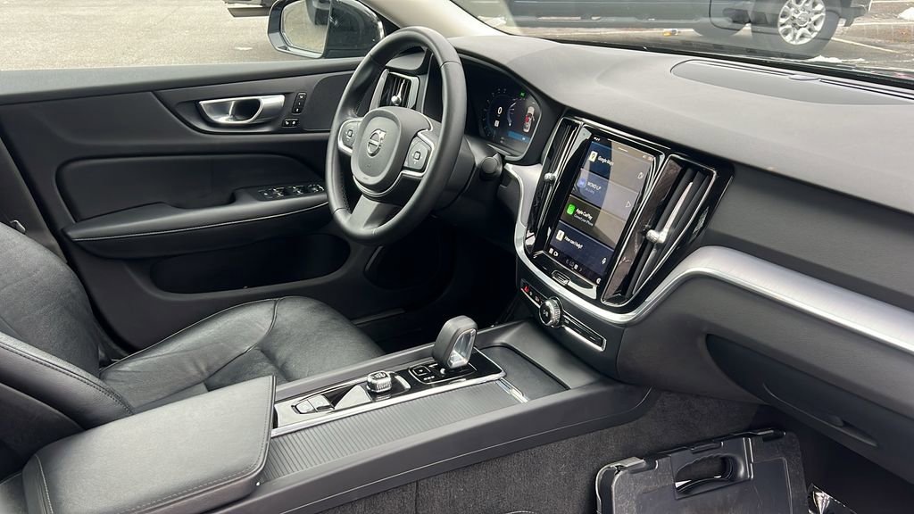 Used 2024 Volvo S60 B5 Core image 11