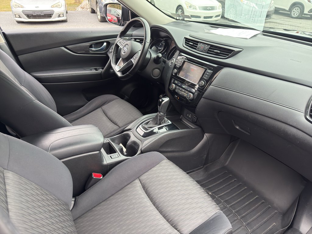 Used 2018 Nissan Rogue SV AWD/4WD image 30