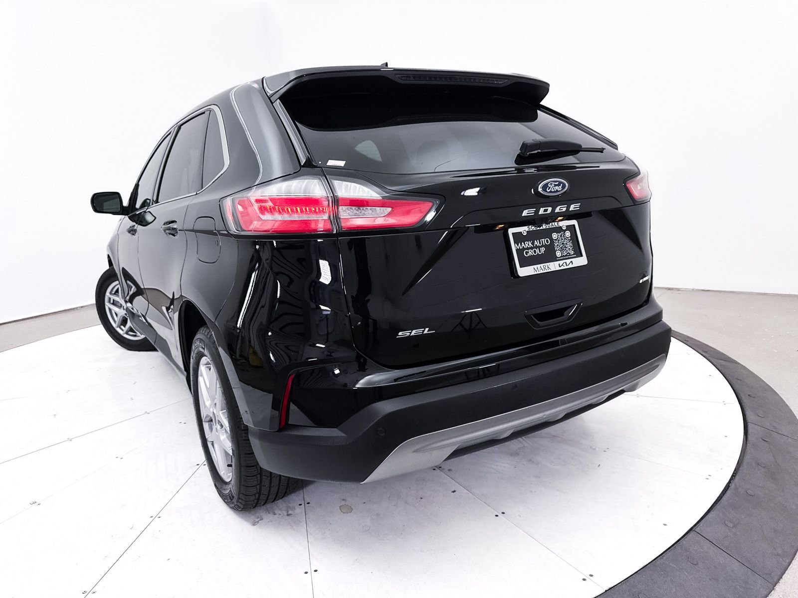 Used 2024 Ford Edge SEL AWD/4WD image 7