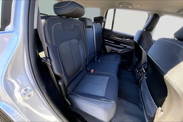 Used 2023 Jeep Grand Cherokee Laredo w/ Luxury Tech Group I AWD/4WD image 24