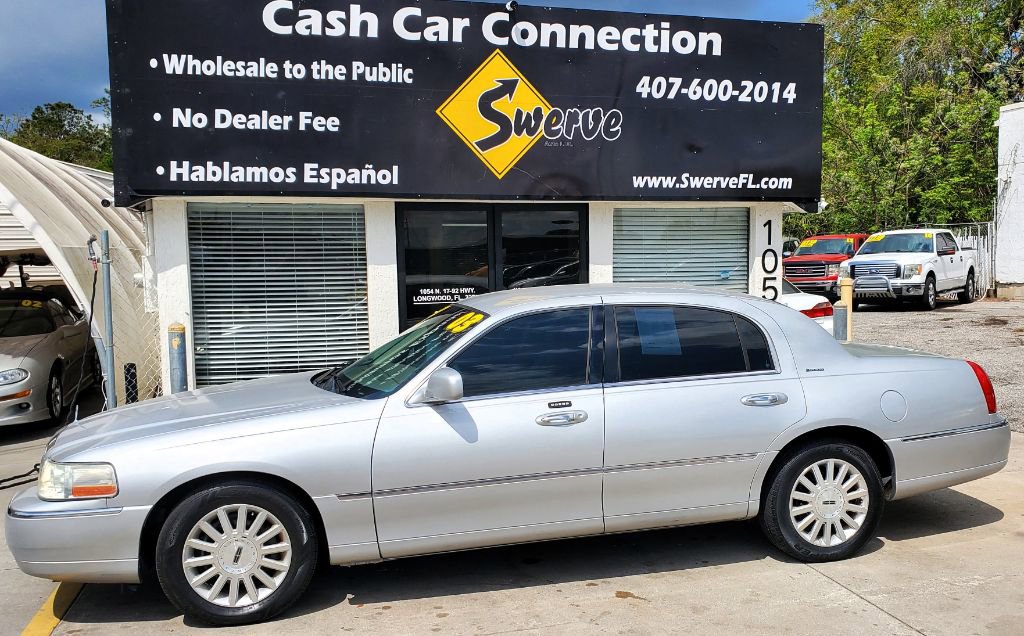 Used 2003 Lincoln Town Car Executive image 10