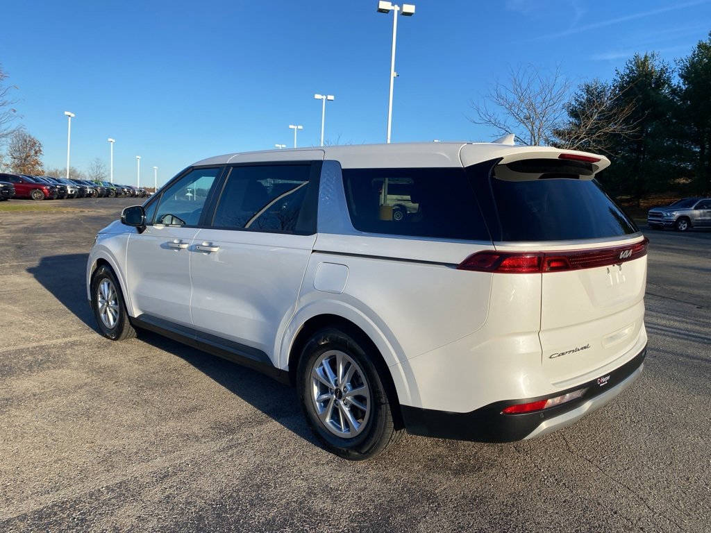 Certified 2022 Kia Carnival LX image 5