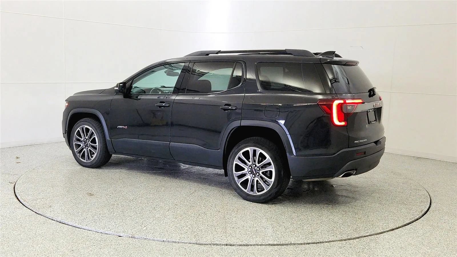 Used 2020 GMC Acadia AT4 w/ Driver Alert Package II AWD/4WD image 5