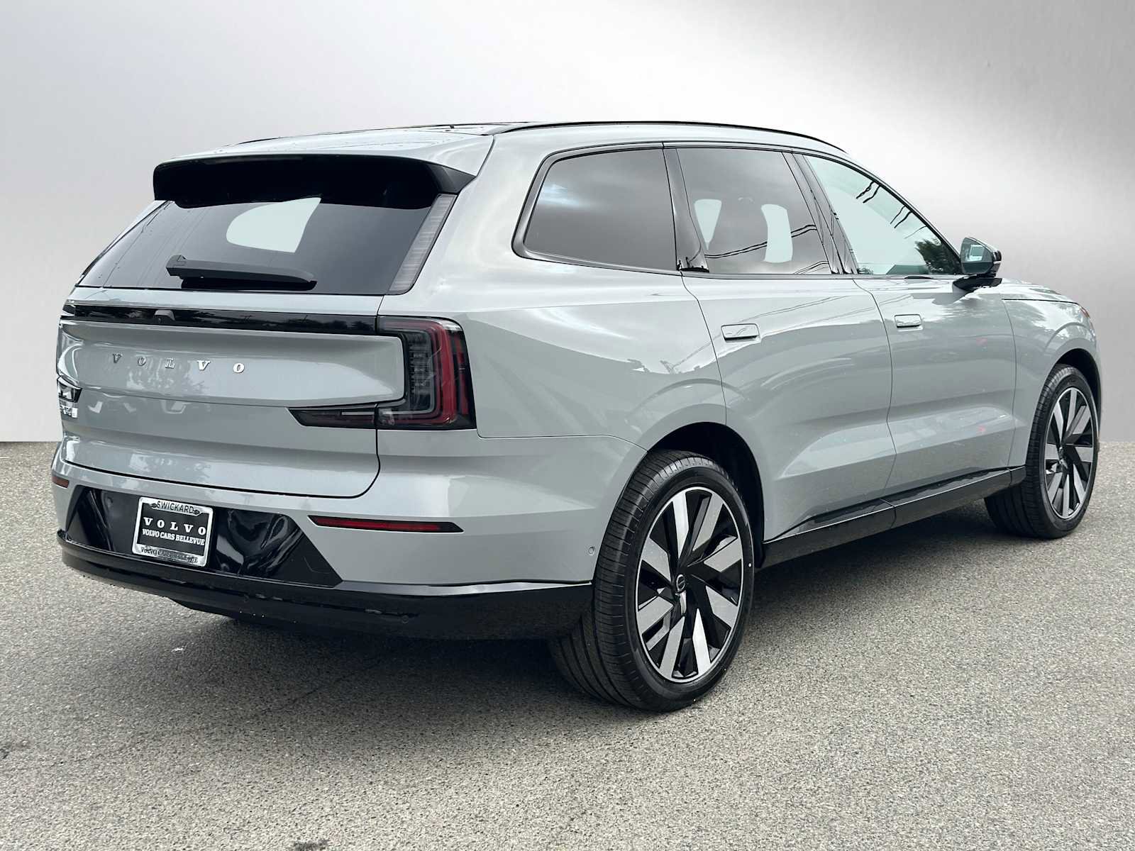 New 2025 Volvo EX90 Ultra w/ Protection Package Premier image 3
