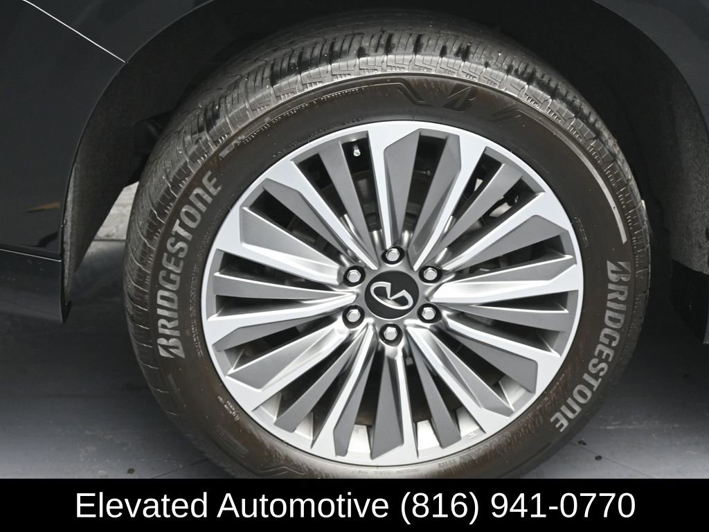 Used 2025 INFINITI QX80 Sensory image 5
