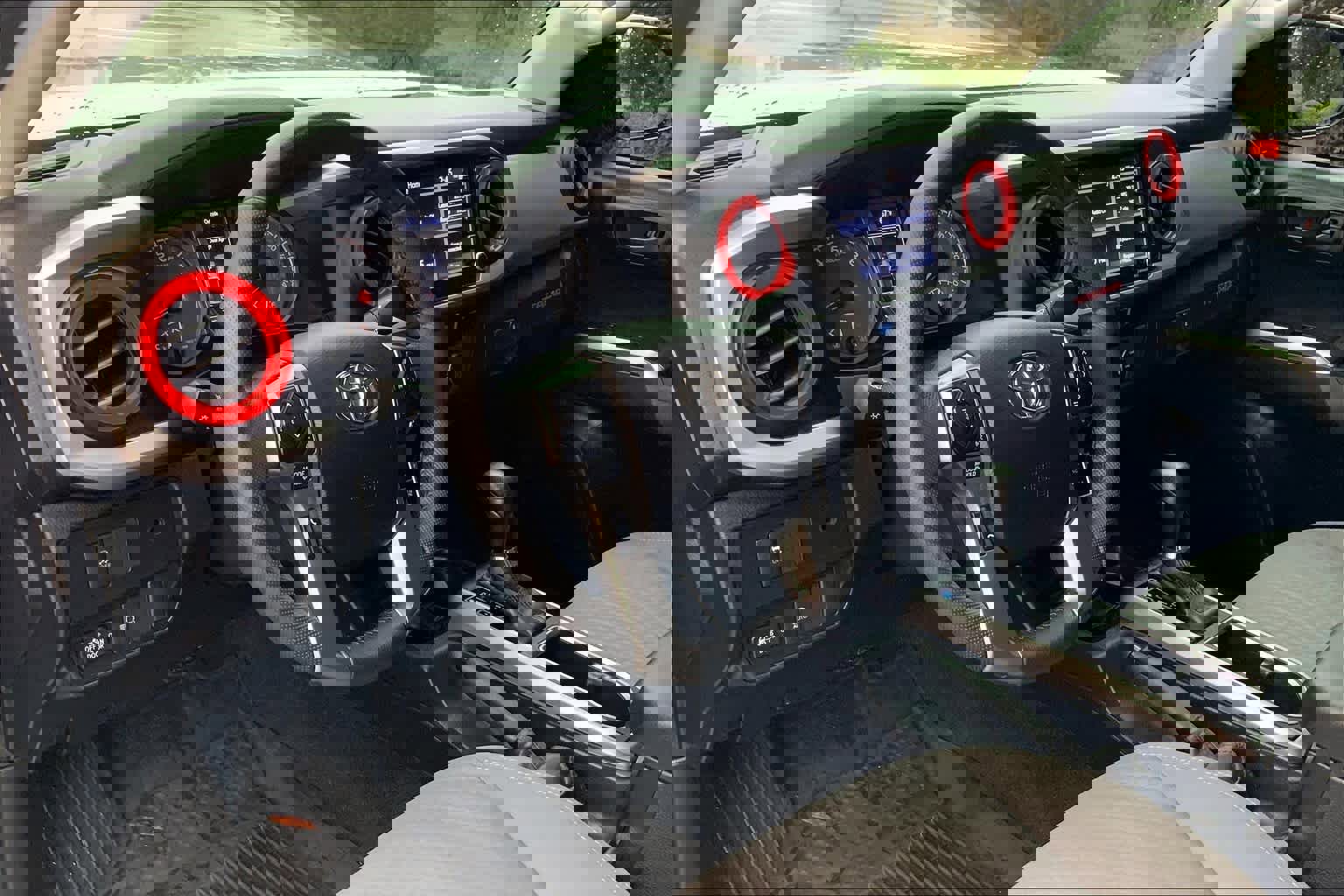 Used 2021 Toyota Tacoma SR5 RWD image 17