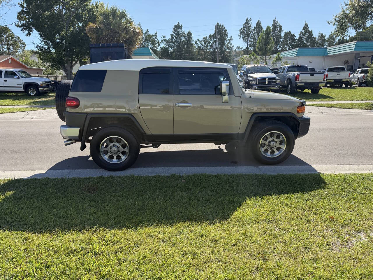 Used 2011 Toyota FJ Cruiser 4WD w/ Upgrade Pkg image 8
