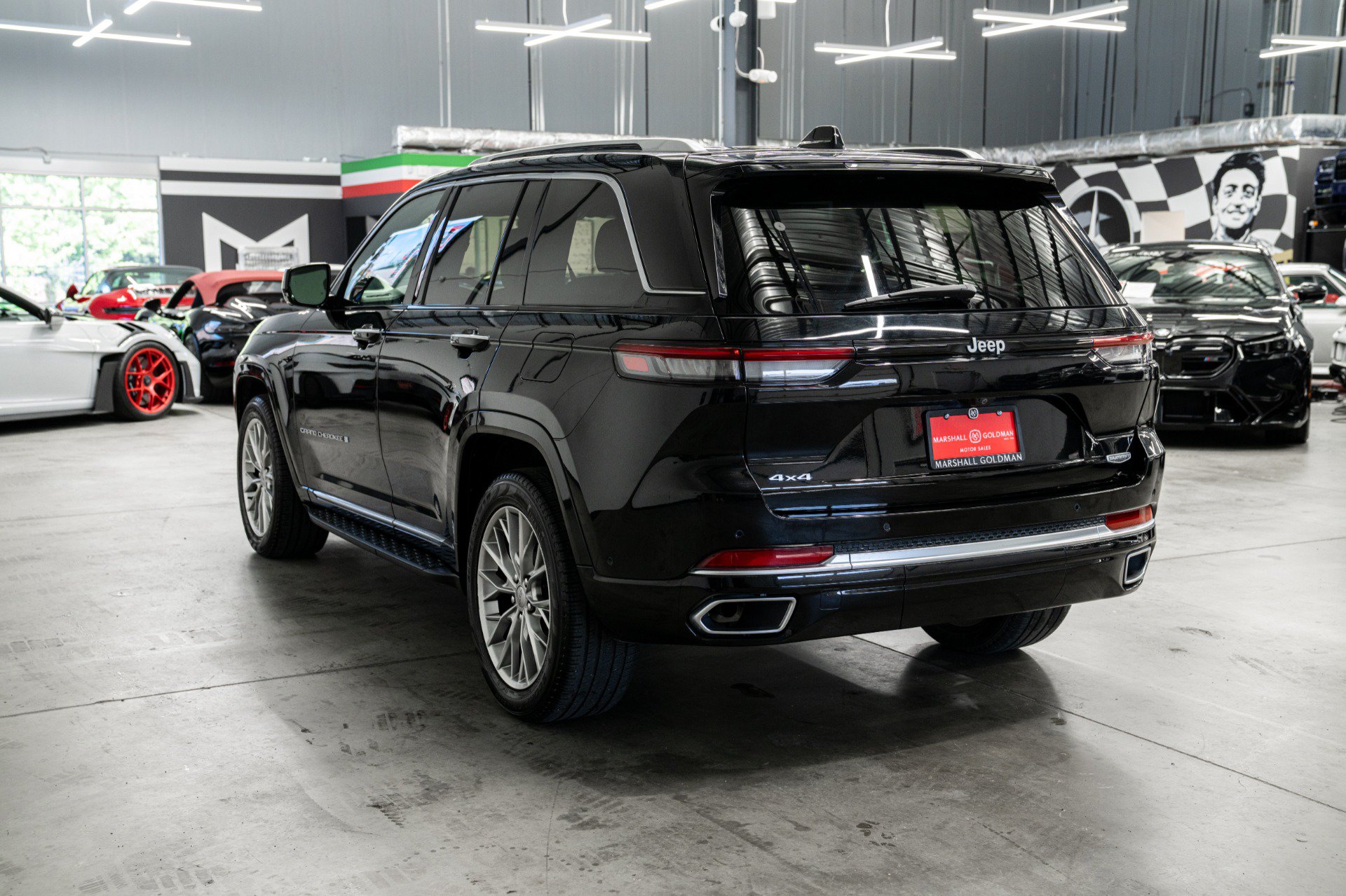 Used 2023 Jeep Grand Cherokee Summit AWD/4WD image 6