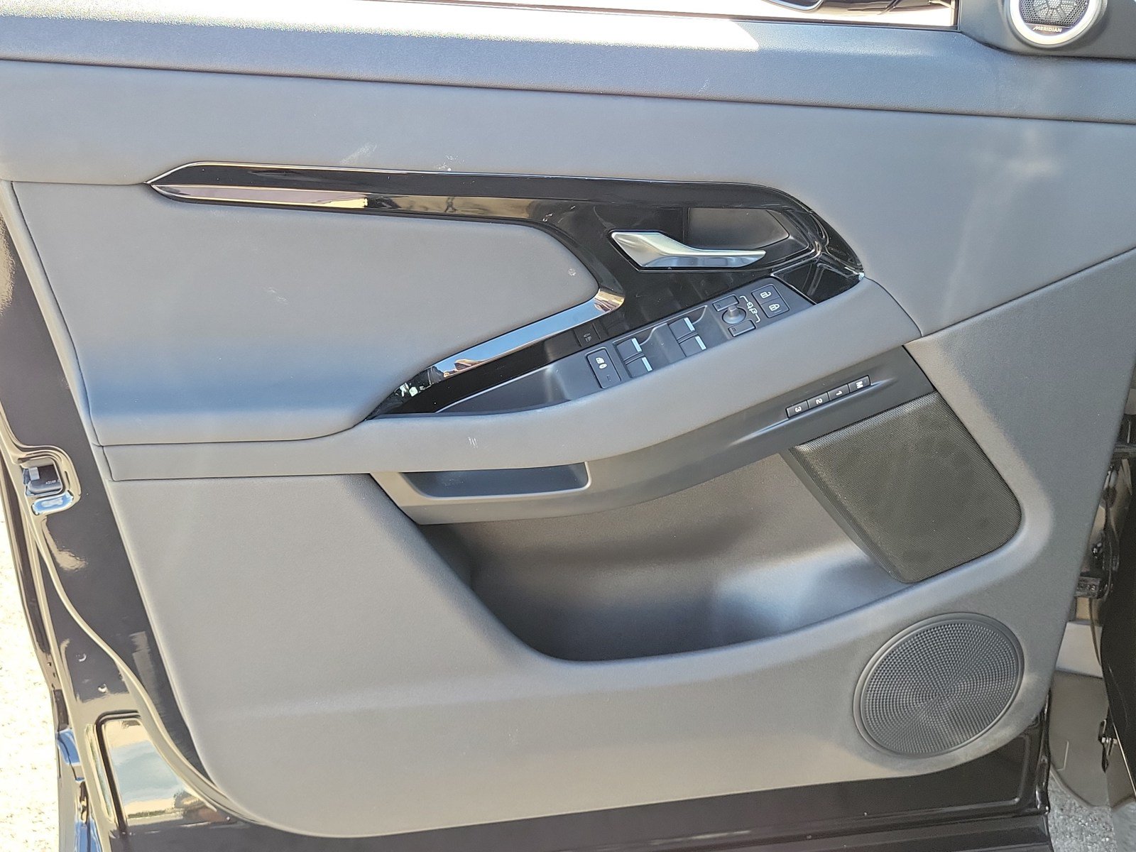 Used 2025 Land Rover Range Rover Evoque S AWD/4WD image 13