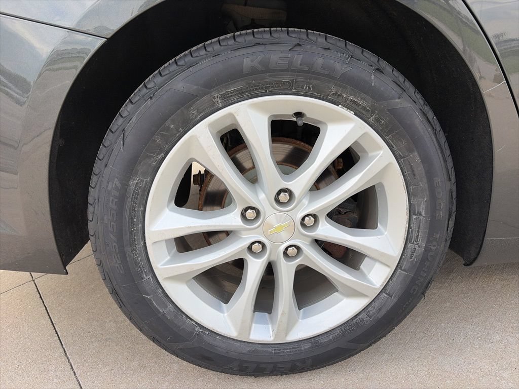 Used 2016 Chevrolet Malibu LT FWD image 15