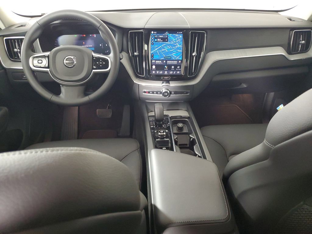 Used 2025 Volvo XC60 B5 Plus AWD/4WD image 17