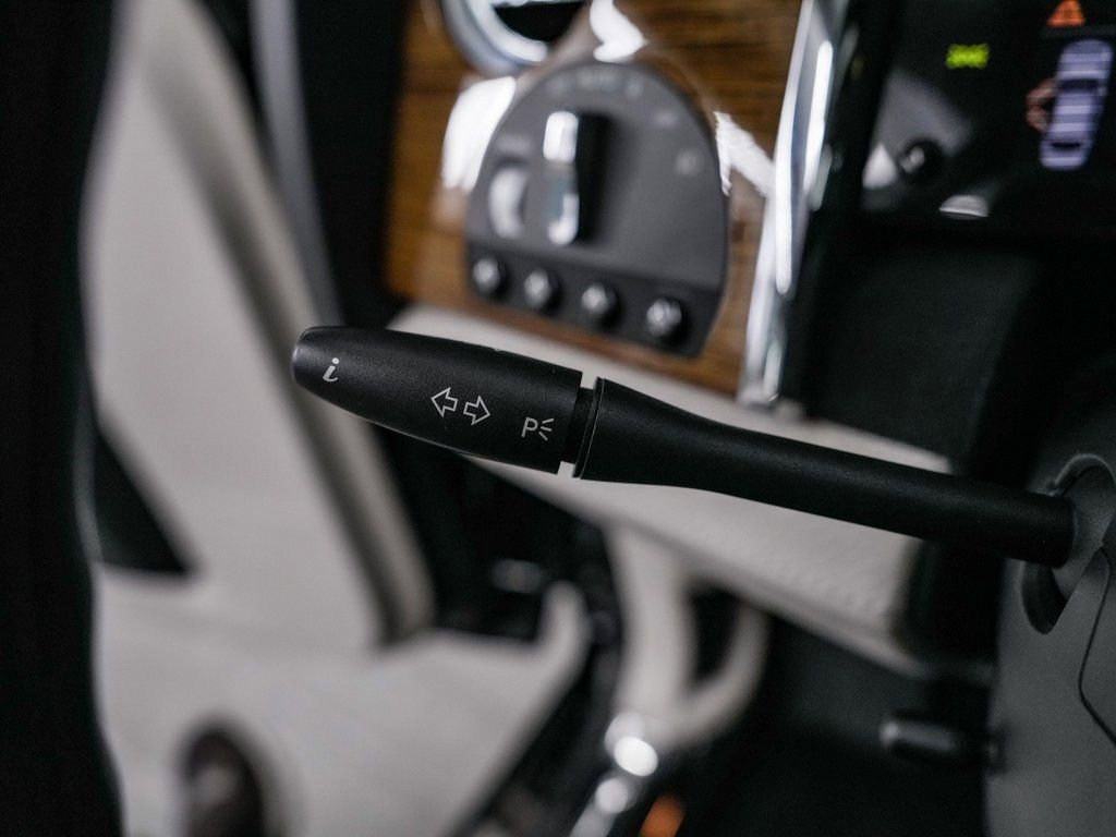 Used 2011 Rolls-Royce Ghost image 36