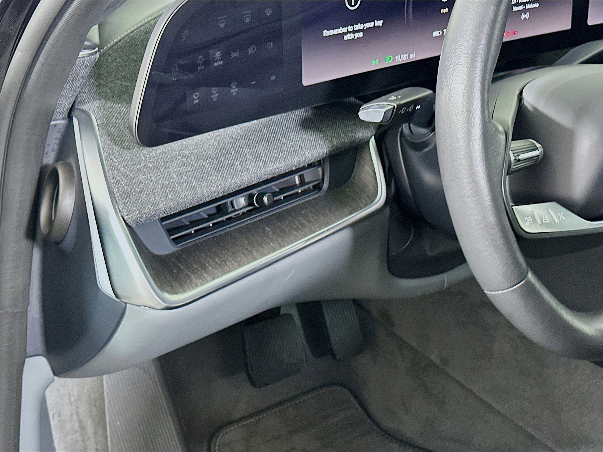 Used 2024 Lucid Air Pure RWD image 17