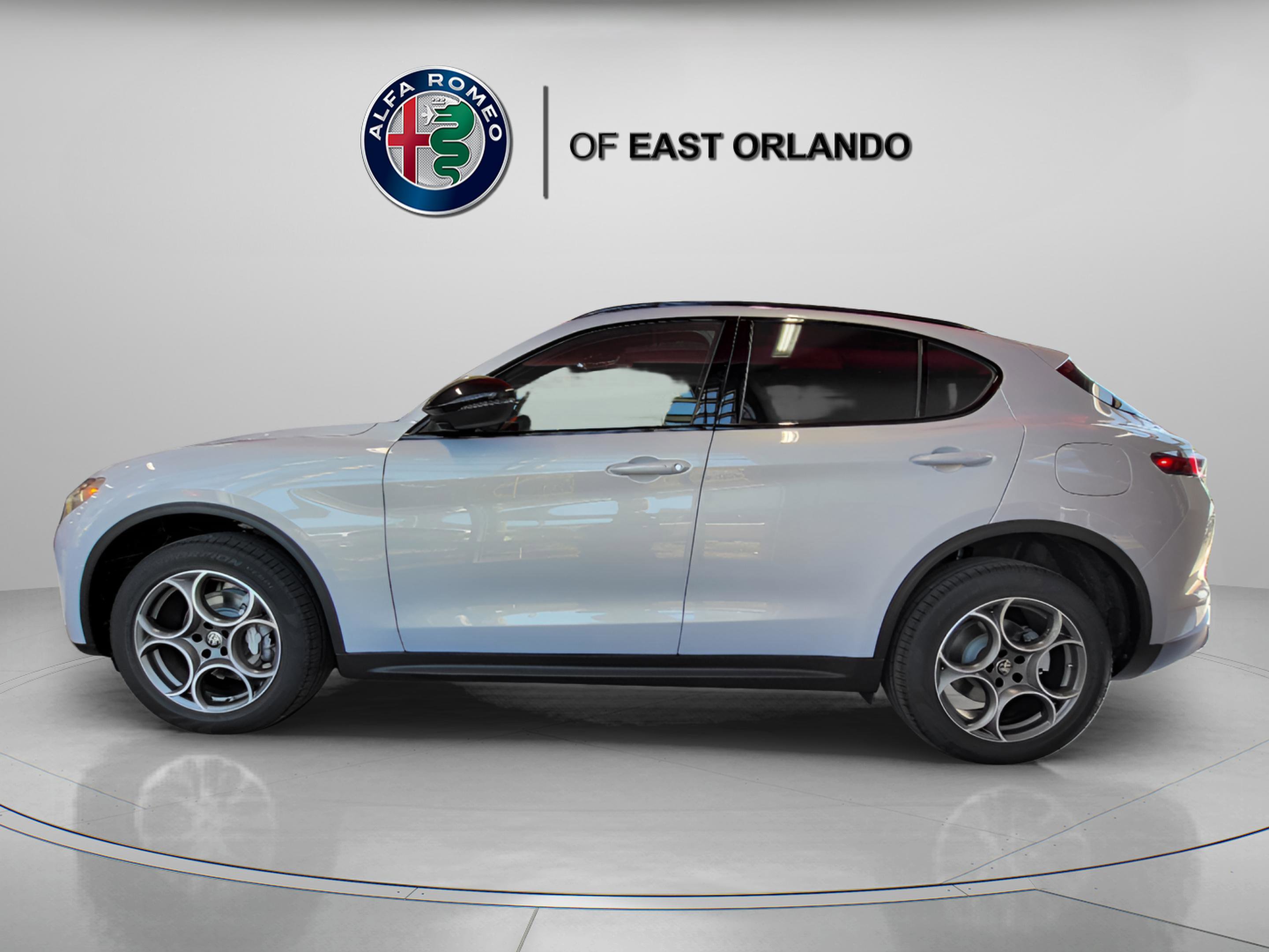 New 2025 Alfa Romeo Stelvio Sprint image 5