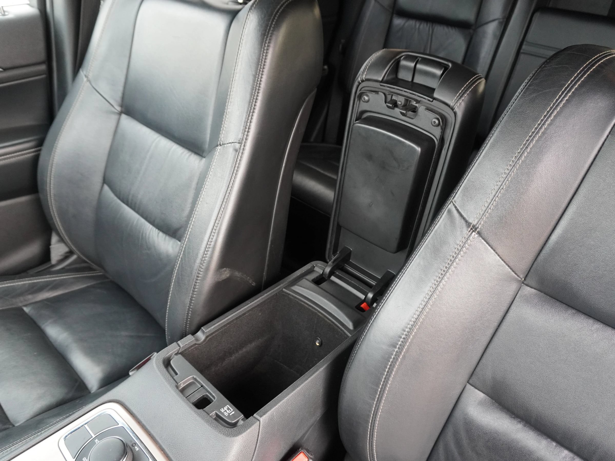Used 2016 Jeep Grand Cherokee Limited AWD/4WD image 26