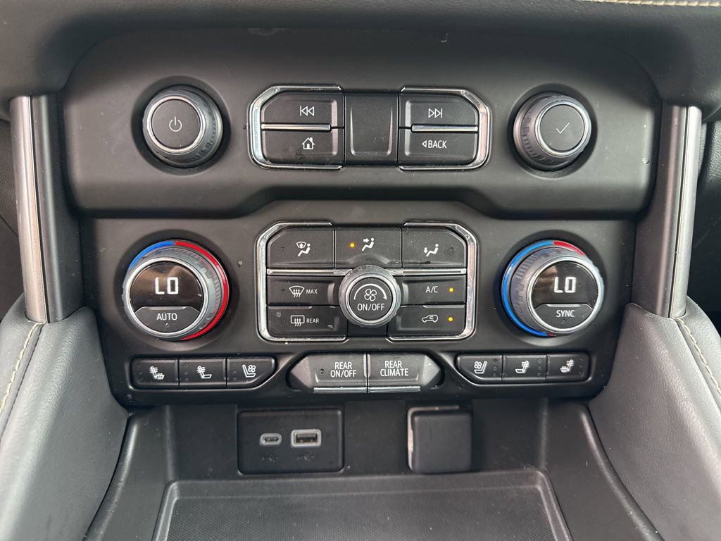 Used 2023 Chevrolet Suburban Premier image 21