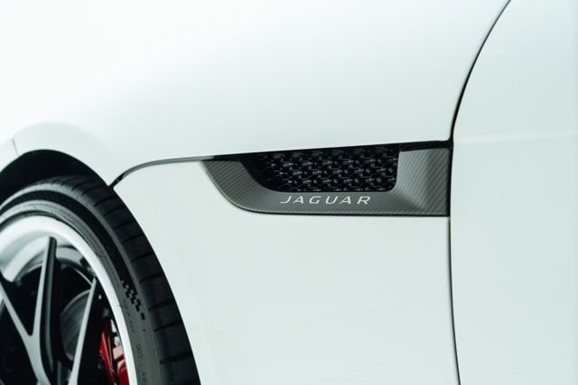 Used 2015 Jaguar F-TYPE R RWD image 21