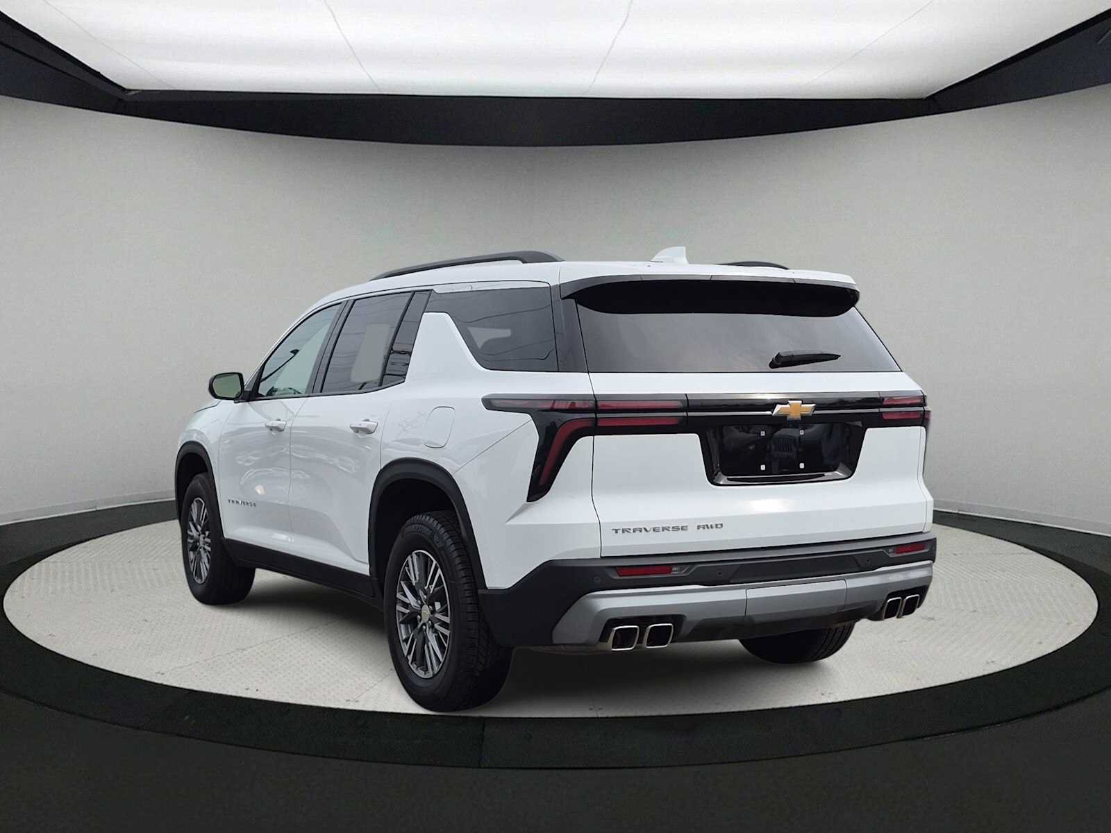 Used 2025 Chevrolet Traverse LT AWD/4WD image 6