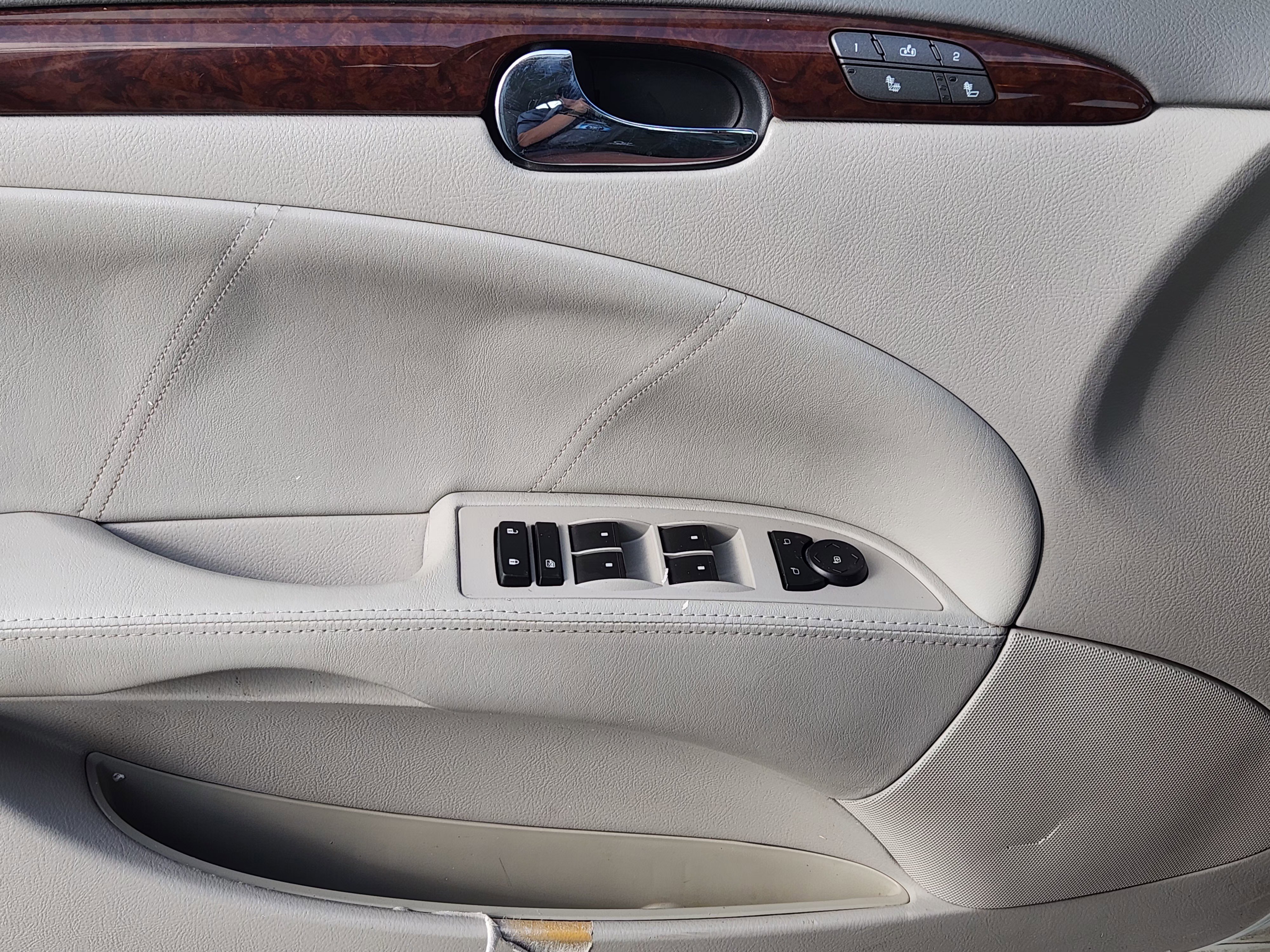 Used 2011 Buick Lucerne CXL w/ Driver Confidence Package FWD image 22