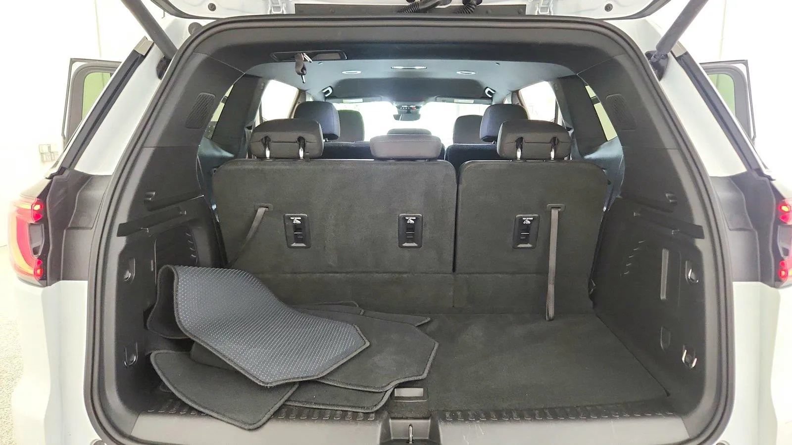 Used 2026 GMC Acadia Elevation FWD image 42