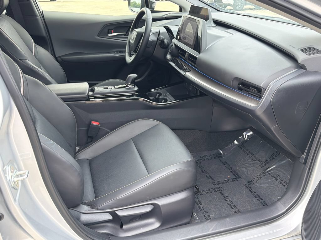 Used 2024 Toyota Prius XLE AWD/4WD image 9
