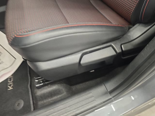 Used 2025 Nissan Kicks SR AWD/4WD image 30