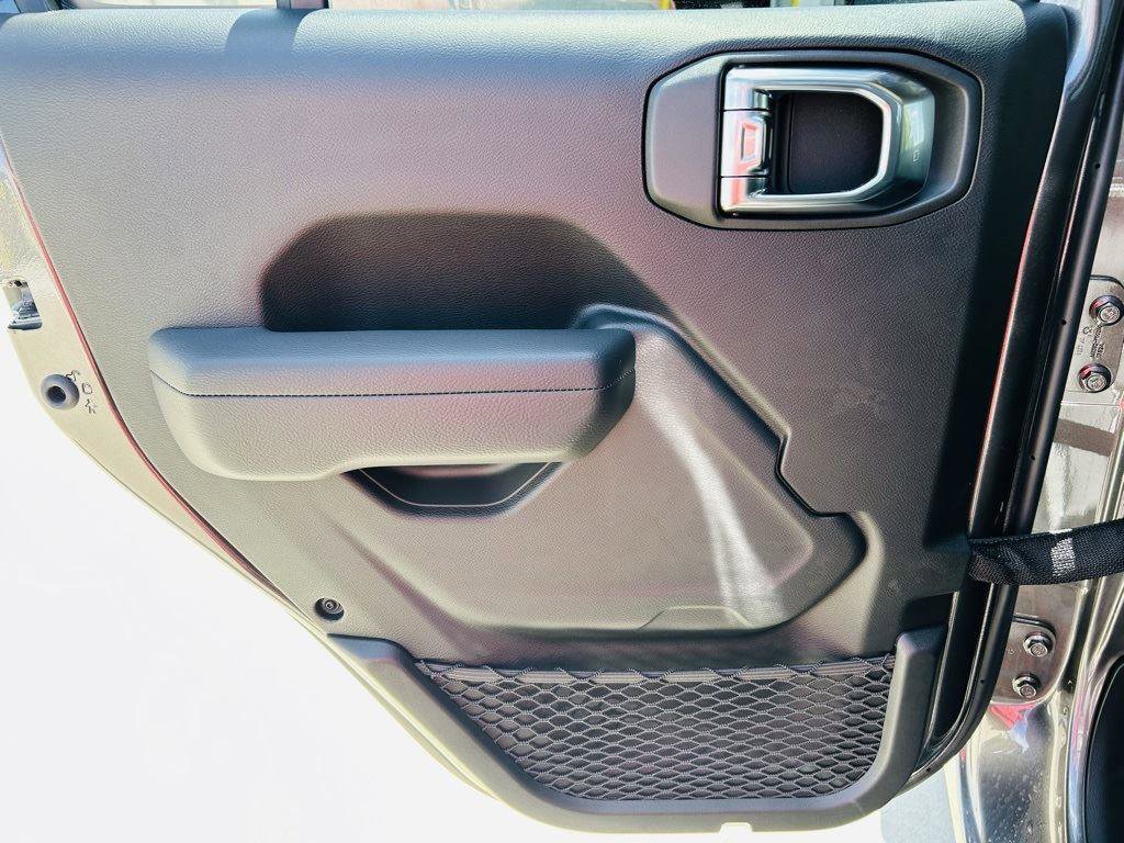 New 2025 Jeep Gladiator Sport image 24