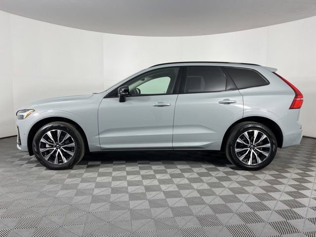 Used 2025 Volvo XC60 B5 Plus image 6