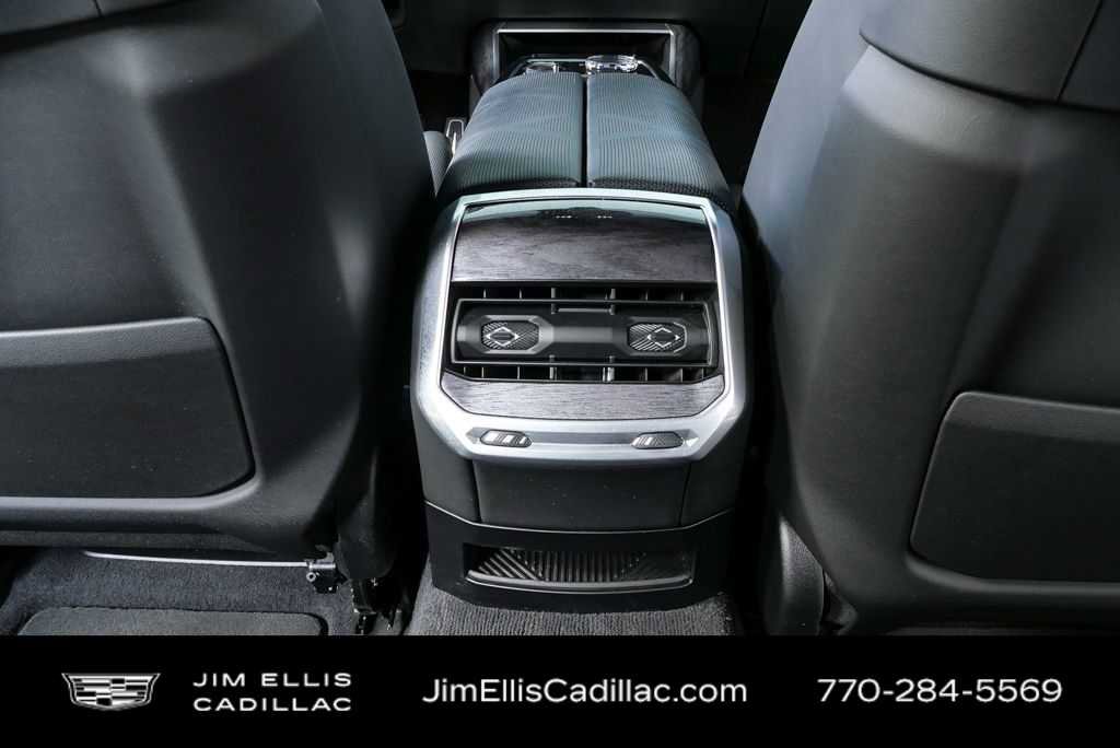 Used 2023 BMW 760i xDrive image 19