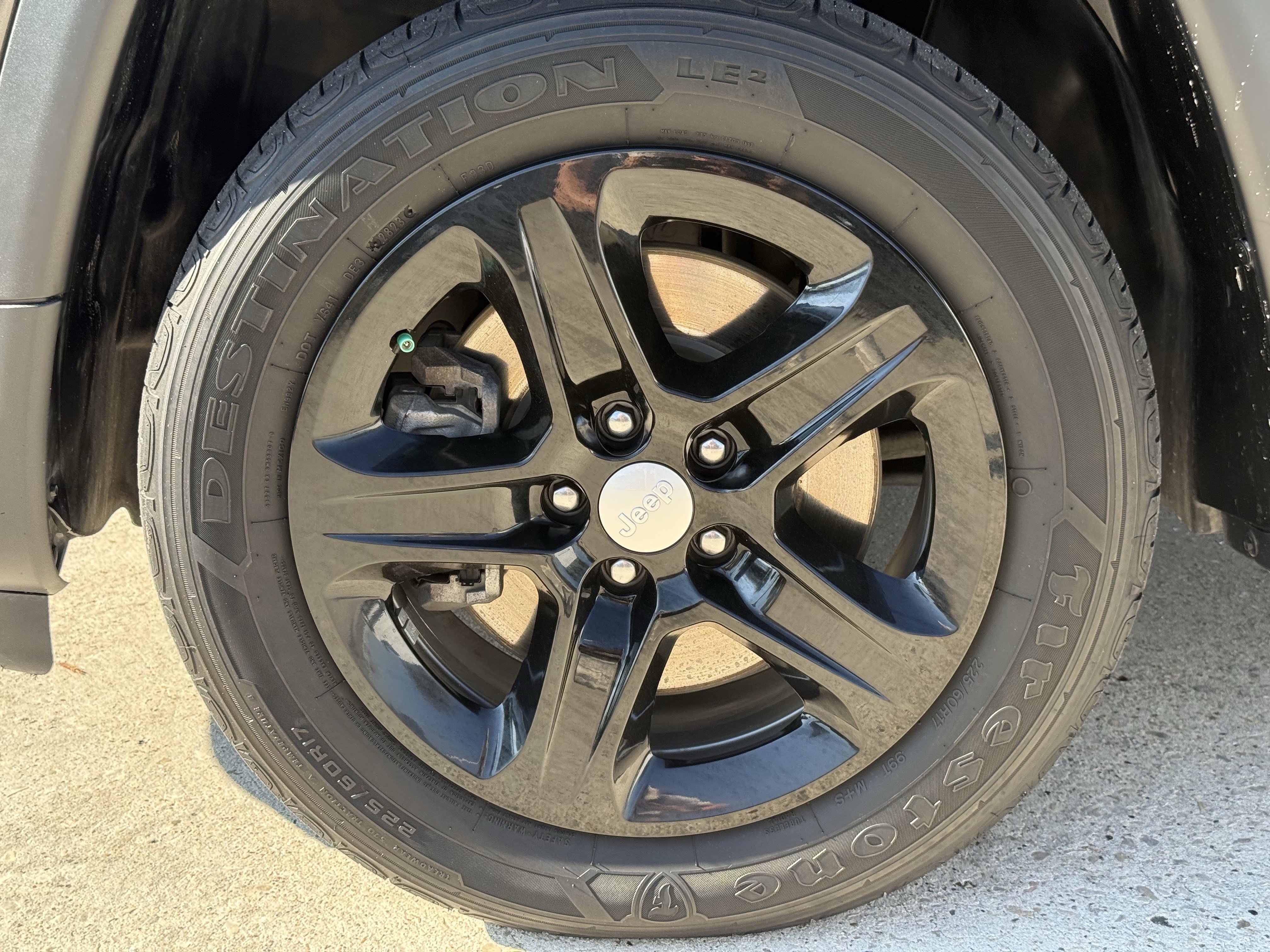 Used 2024 Jeep Compass Latitude image 12