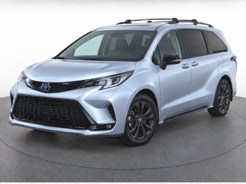 Used 2025 Toyota Sienna XSE w/ XSE Premium Package AWD/4WD image 2