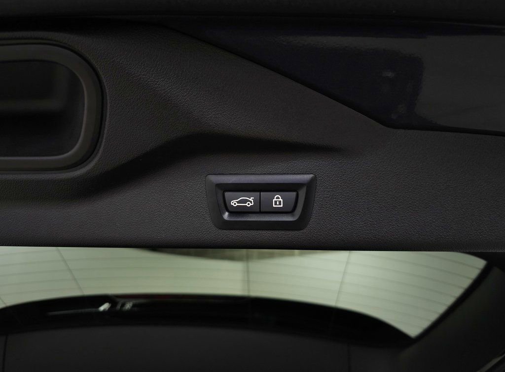 Used 2021 BMW X7 M50i w/ Cold Weather Package image 11