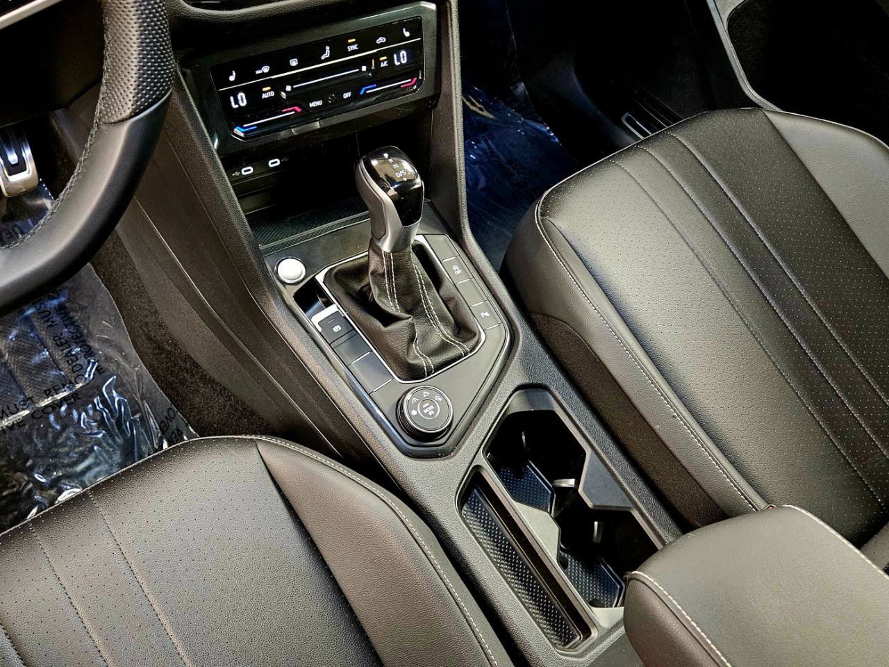 Used 2024 Volkswagen Tiguan SE R-Line image 12